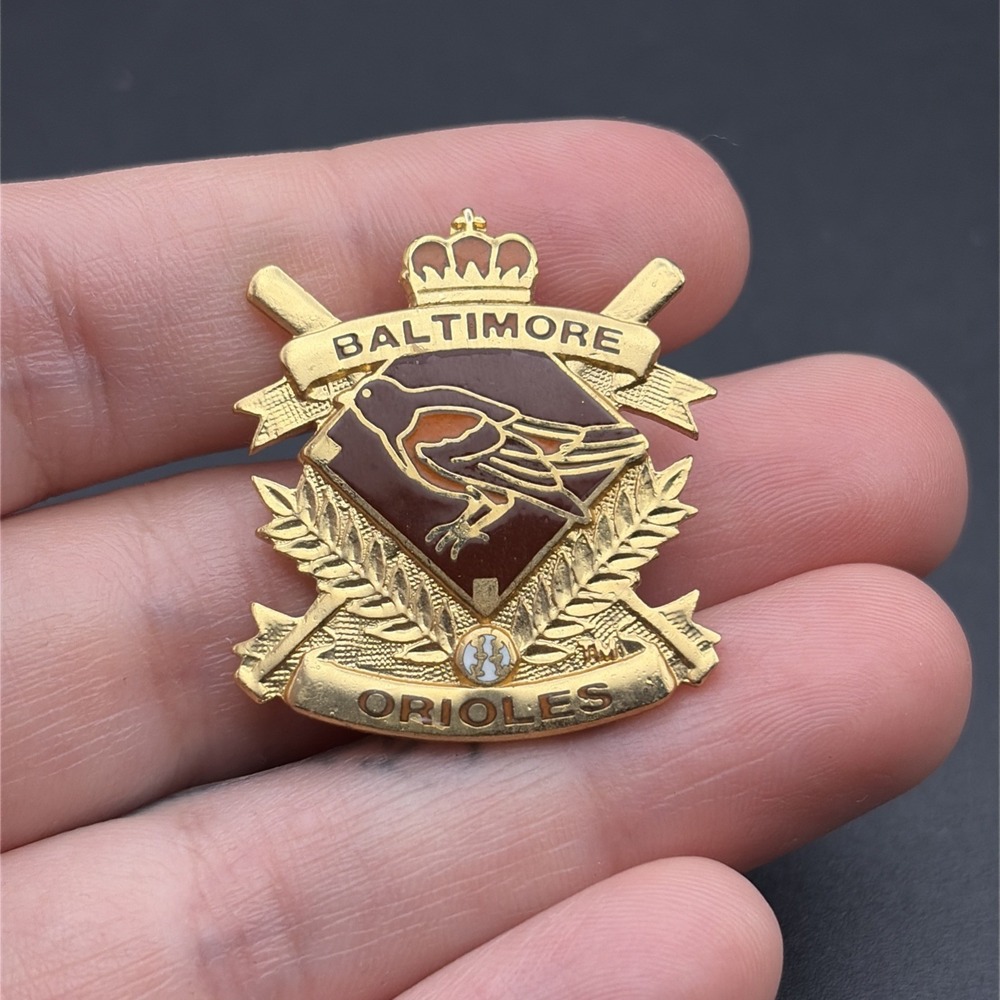 Baltimore Orioles Crossed Bats Crest MLB‎ Baseball Team Lapel Hat Pin